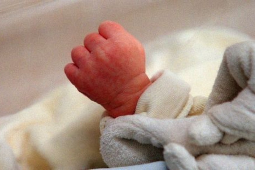 Un bébé de 2 ans est mort - Son père est en garde à vue