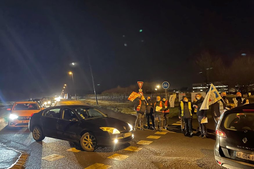 Mobilisation sur le site de Renault Douai ce matin