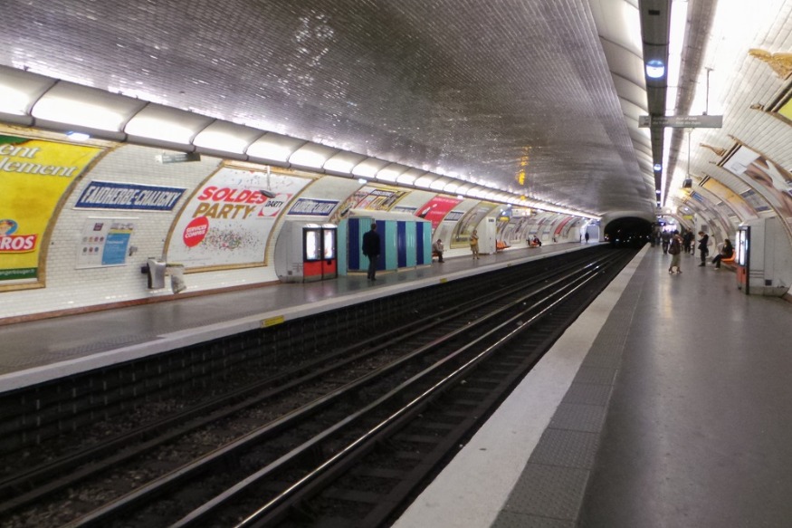 La station de métro Faidherbe-Chaligny fermée aux utilisateurs après la découverte d'un mystérieux colis contenant des éprouvettes