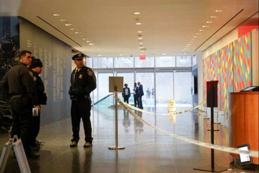 Deux femmes ont été blessées dans une attaque au couteau cette nuit à l'intérieur du MoMA à New York