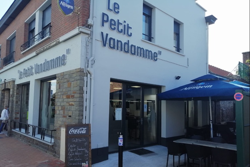 La brasserie "Le Petit Vandamme" à Leers recrute deux serveur(se) en CDD