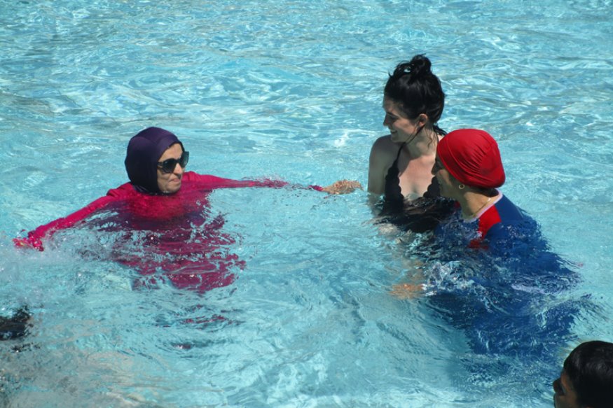 La ville de Grenoble dit oui au burkini à la piscine