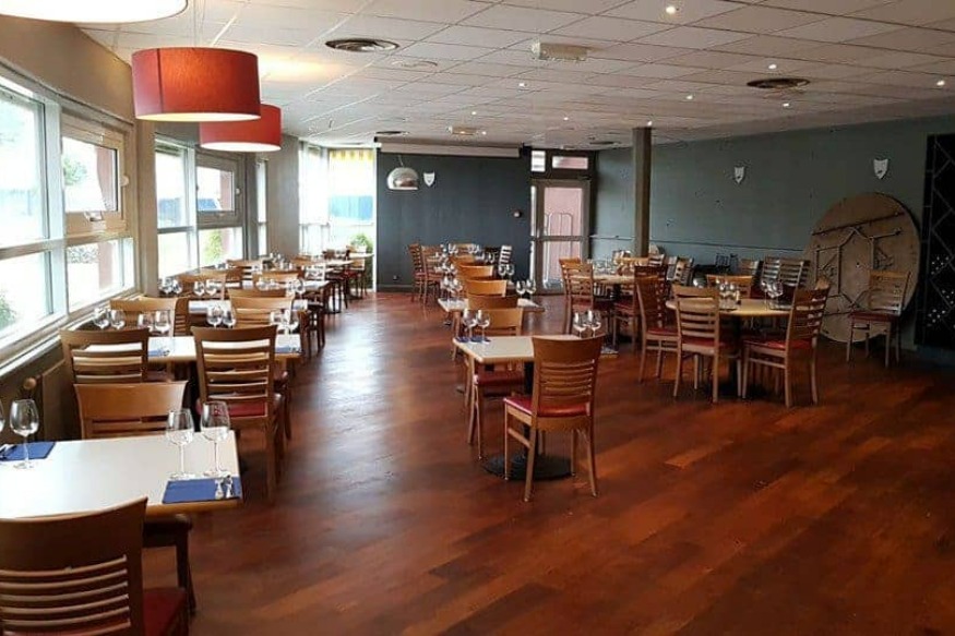 Le restaurant le Yacht club de dunkerque recherche plusieurs personnes