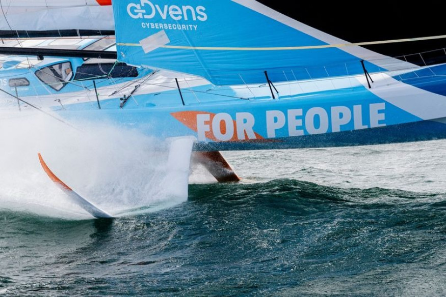 Il a été le 1er à franchir l'Equateur.... Thomas Ruyant désormais 2è du Vendée Globe !