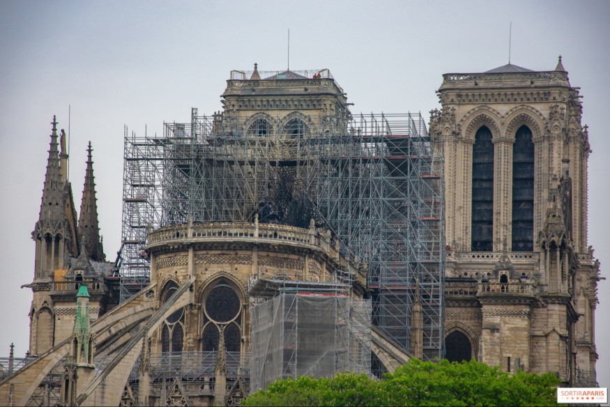 Emmanuel Macron sur le chantier de Notre Dame de Paris ce matin